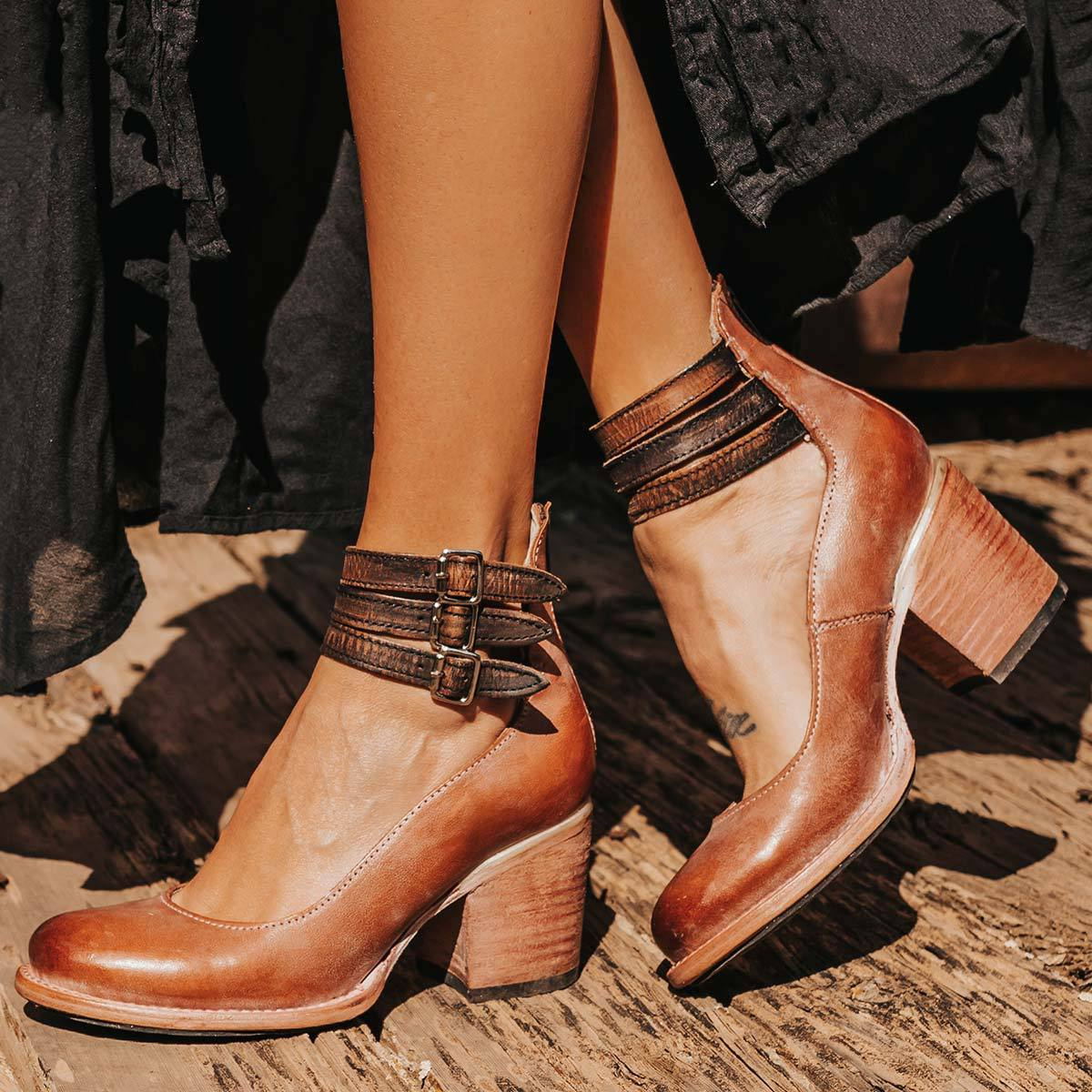 Antiqua | Scarpe Vintage con Tacco Largo e Cinturini