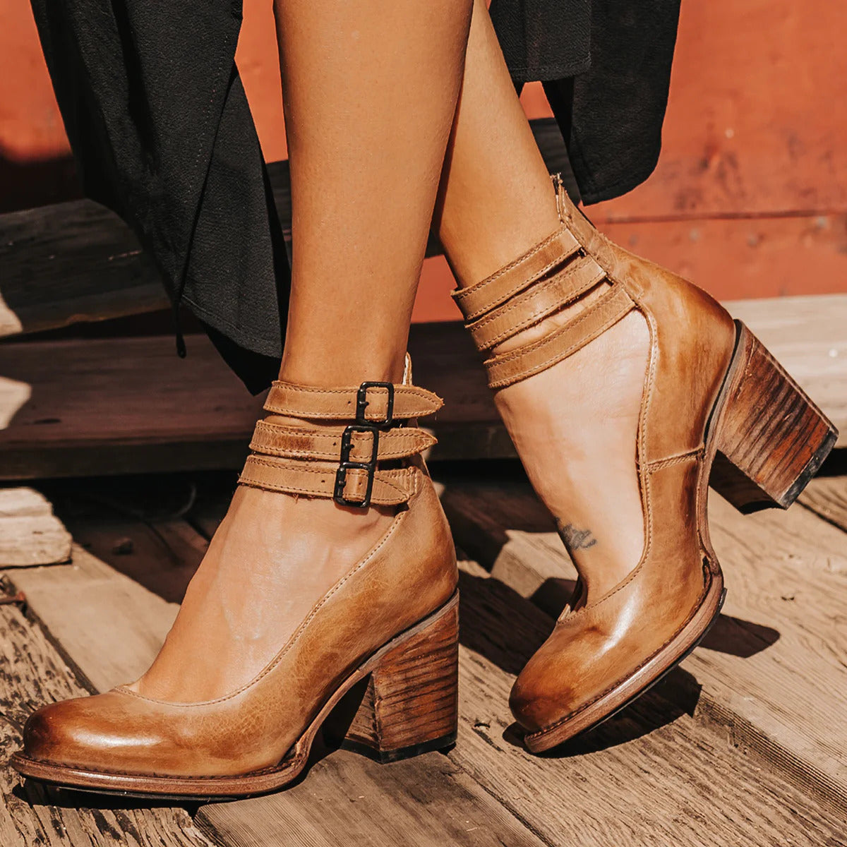 Antiqua | Scarpe Vintage con Tacco Largo e Cinturini