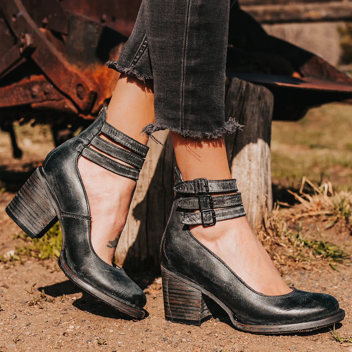 Antiqua | Scarpe Vintage con Tacco Largo e Cinturini