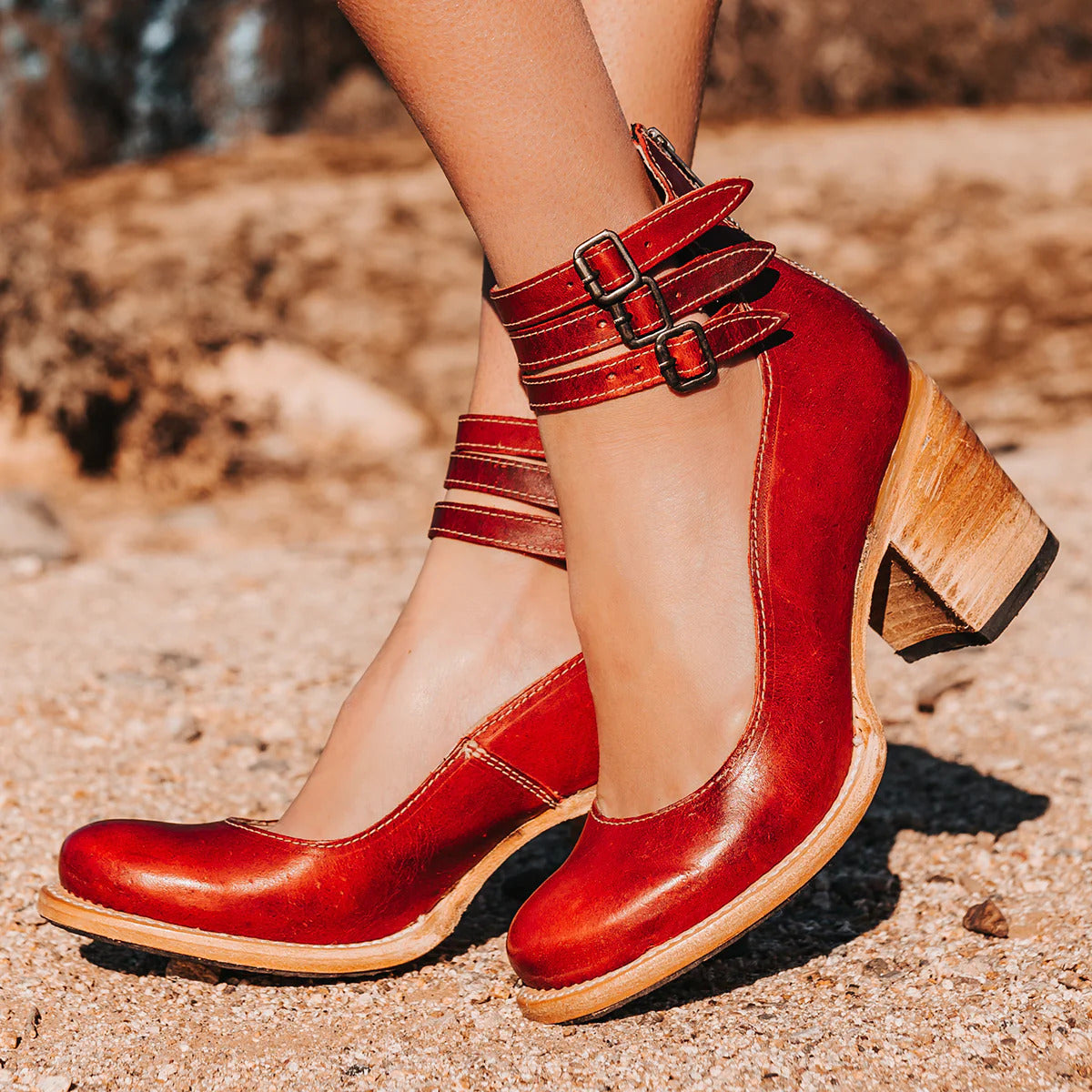 Antiqua | Scarpe Vintage con Tacco Largo e Cinturini