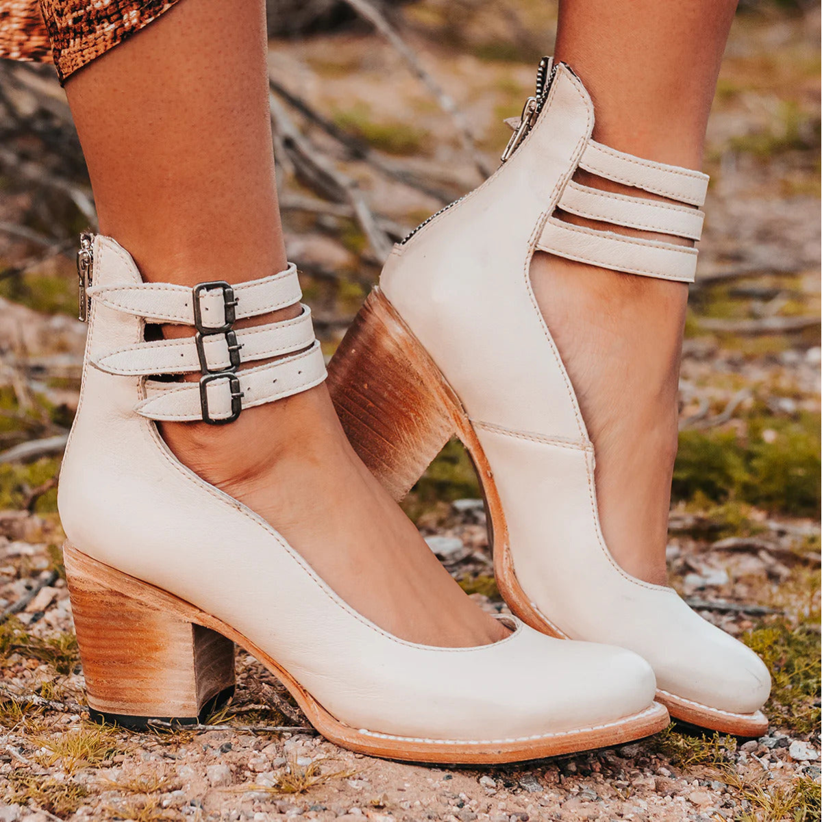 Antiqua | Scarpe Vintage con Tacco Largo e Cinturini