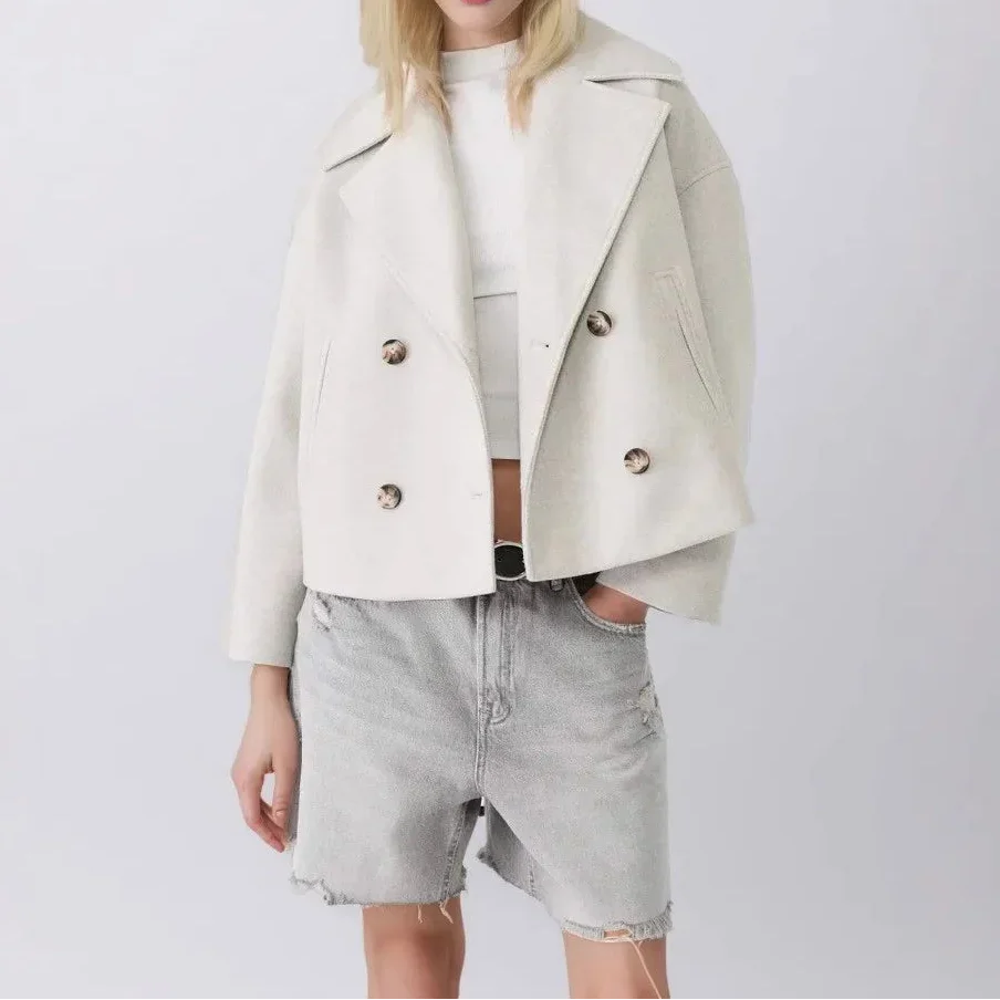 Cappotto Corto Doppiopetto con Revers Ampi