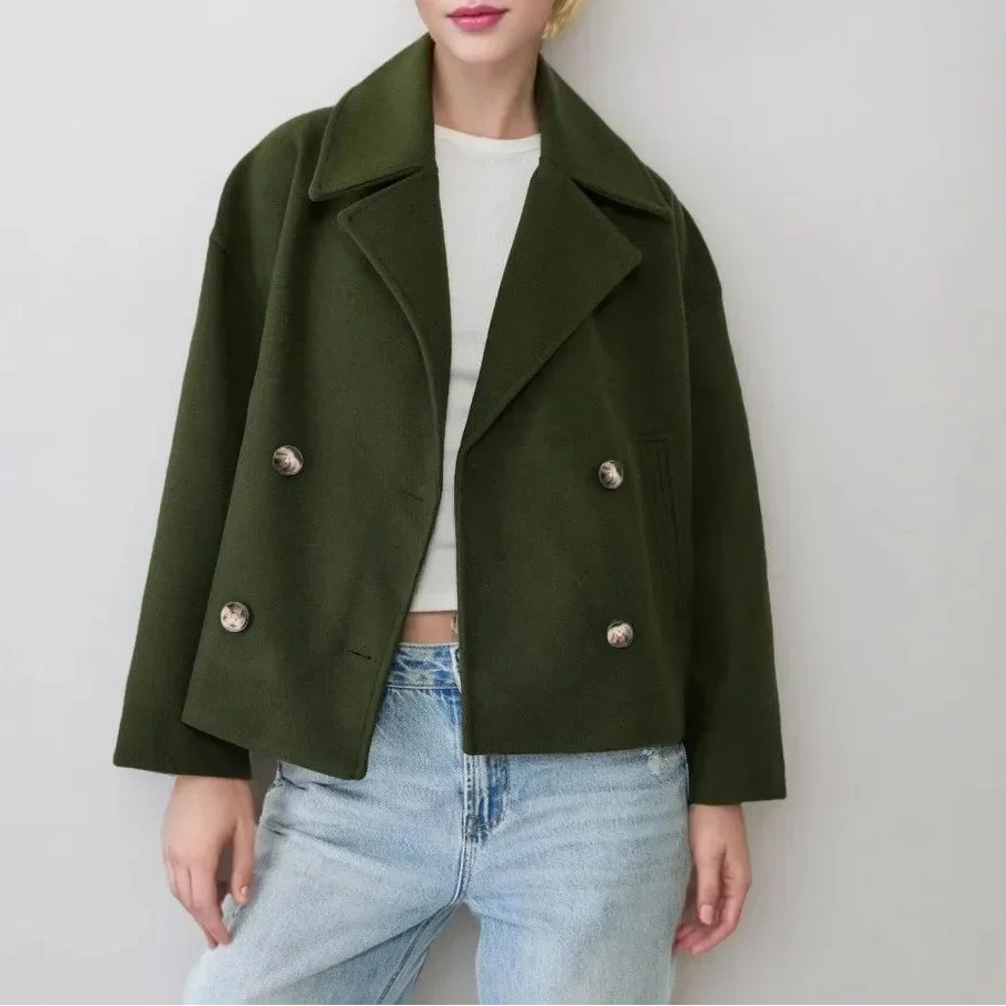 Cappotto Corto Doppiopetto con Revers Ampi