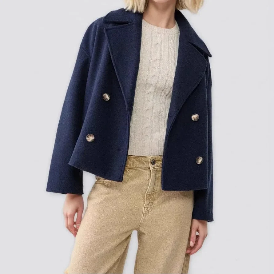Cappotto Corto Doppiopetto con Revers Ampi