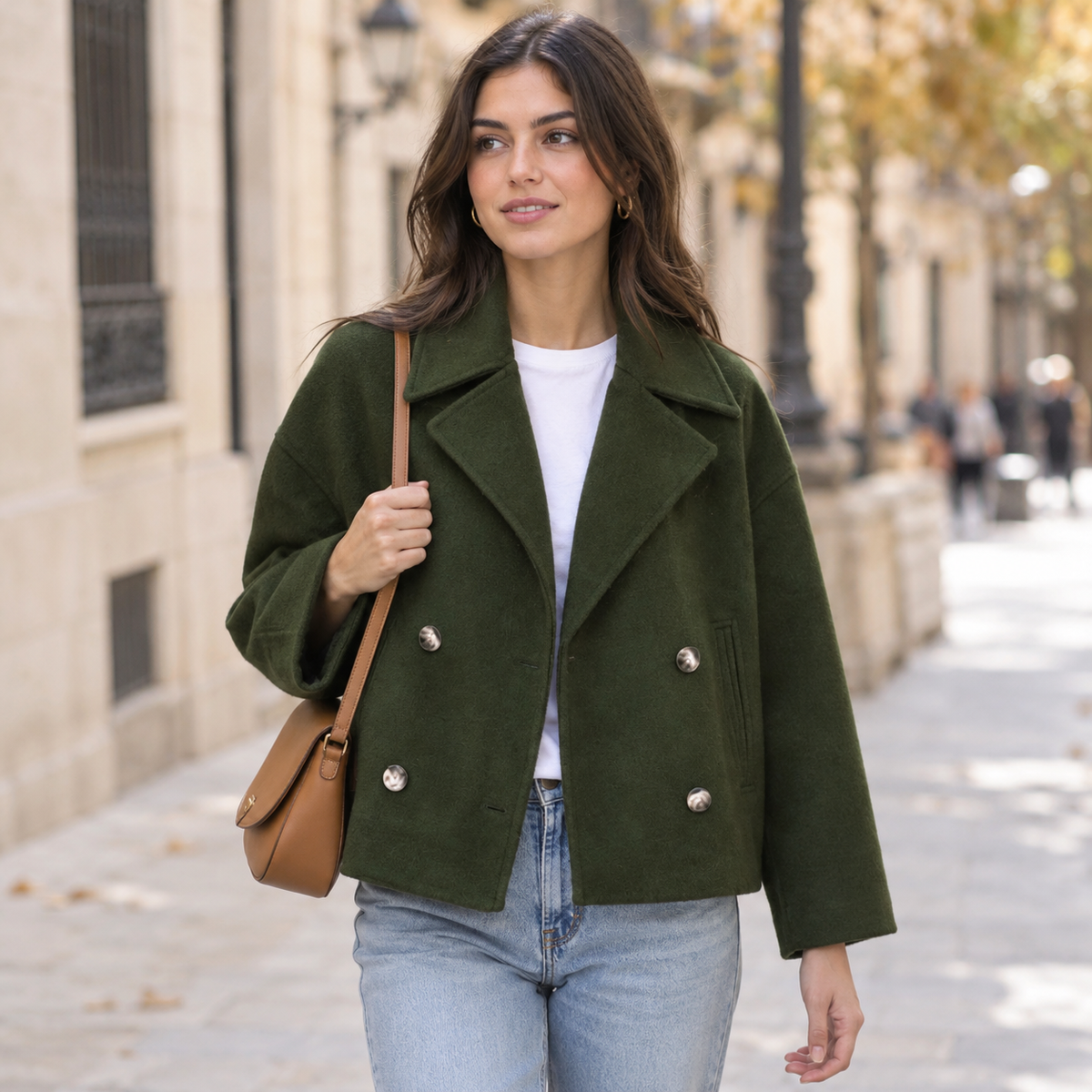 Cappotto Corto Doppiopetto con Revers Ampi