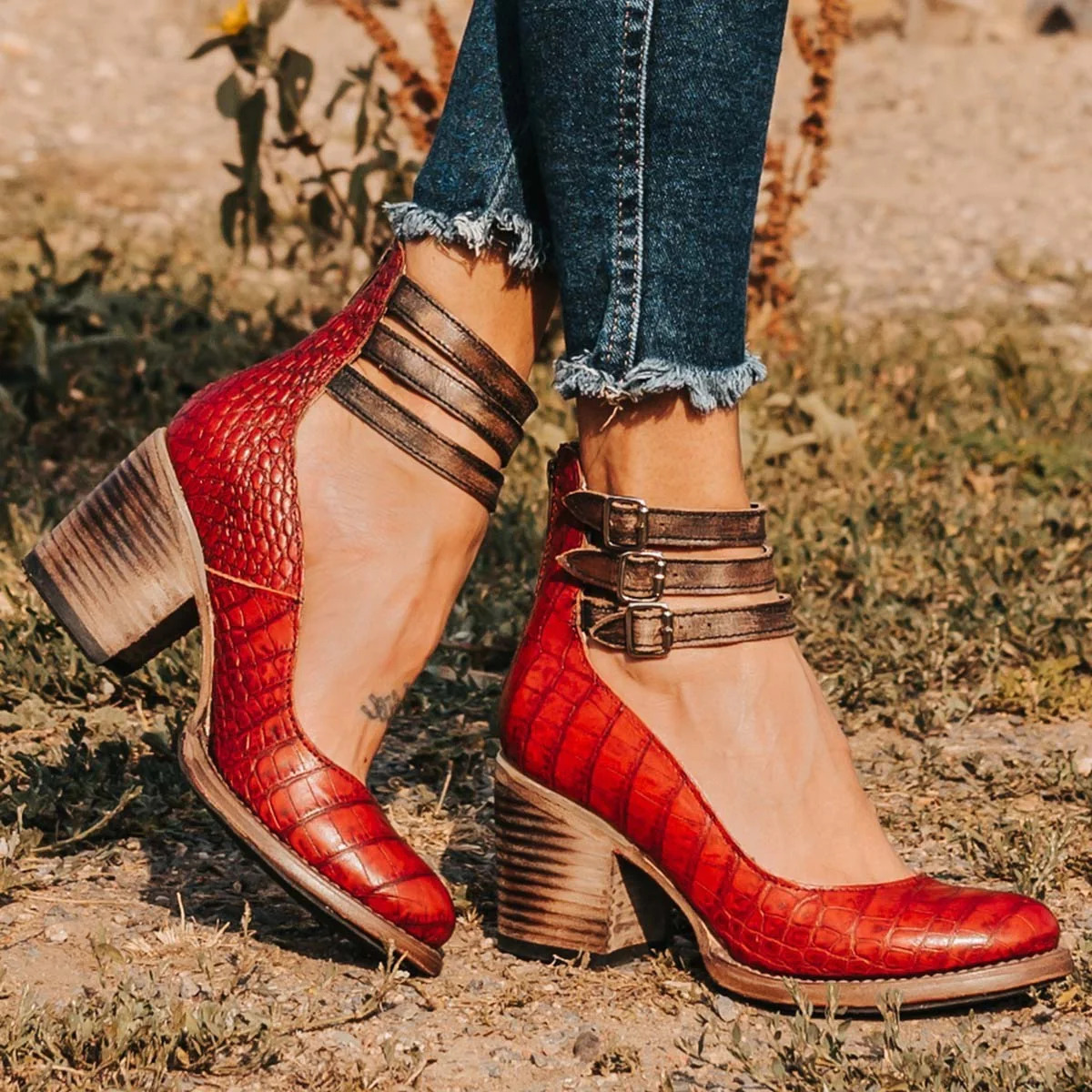 Antiqua | Scarpe Vintage con Tacco Largo e Cinturini