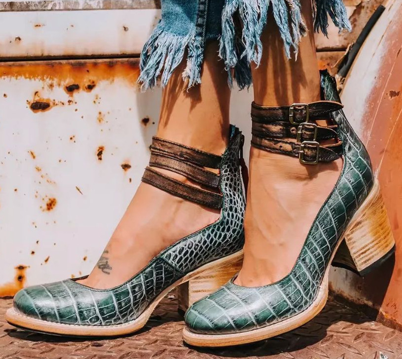 Antiqua | Scarpe Vintage con Tacco Largo e Cinturini